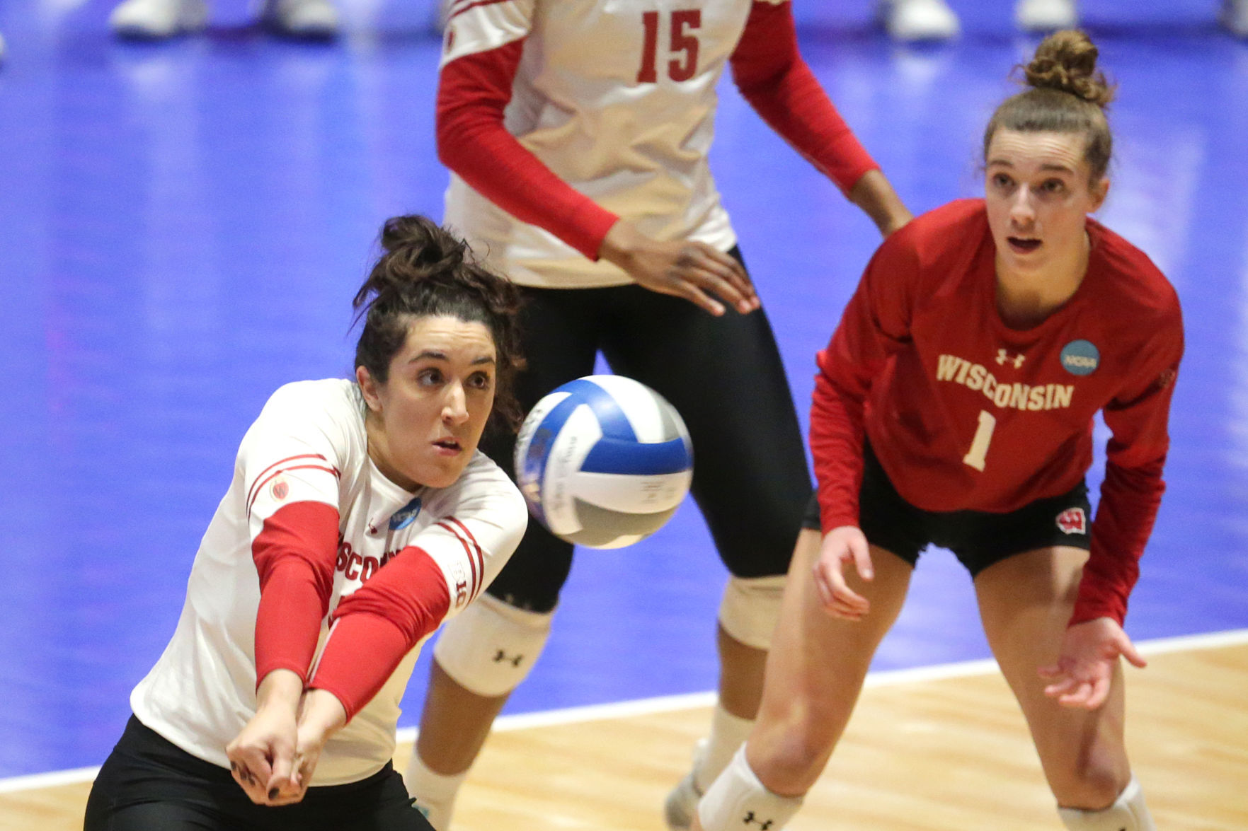 120921_uwvolleyball_05-12092021193429